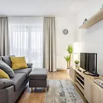 Marina Apartment At Danube - Free Private Parking!