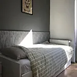Perfect Family-Friendly Midtown Apt+French Balcony