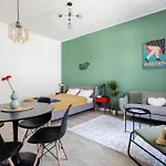Stylish And Colourful Apartment In The City Centre