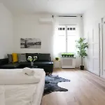 Standard Apartment By Hi5 - Tiny Central Studio