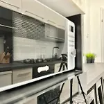 Standard Apartment By Hi5 - Tiny Central Studio