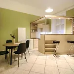 R171 Elitehost Raday Apartment