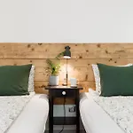 Charming And Unique Apartment With Balcony By The Great Synagogue