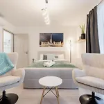 Heroes Square Apartment