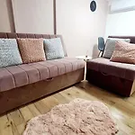 2 Separate Bedrooms And Living Room Fully Equipped With Ac