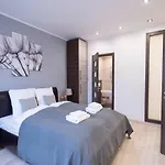 Very Central Modern And Cozy Ac Apartment