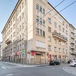Mini - New - Elegant Downtown Retreat