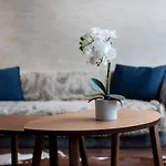 Central Luxy Design Apartment