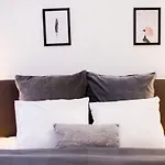 Very Central Spacious Ac Apartment