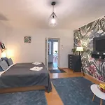 Peaceful Apartment Near Buda Castle And Chain Bridge