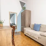 Gellerico Rooms At Deak Square