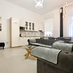 Premium Apartment By Hi5- Near New York Cafe