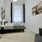 Premium Apartment By Hi5- Near New York Cafe