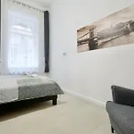 Premium Apartment By Hi5- Near New York Cafe
