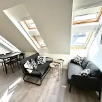 Palace Quarter 2 Peaceful Modern Central Top Floor Apartment