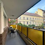 Asbóth Taylor Apartment