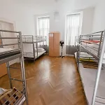 Budapest Party Hostel At Udvarom