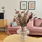 Standard Apartment By Hi5-Paulay Ede Apartment