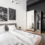 E32 - Oktogon Panorama Suite - Best Location - By Bqa