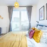 Modern Bright Central Place With Terrace