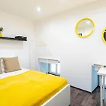 Cityscape Budget Apartments Omega