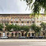 Cityscape Budget Apartments Omega