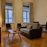 Budapest Apartment Close To New York Palace