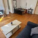 Weiner Central Apartment