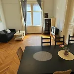 Weiner Central Apartment