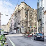Extra Central Mini Studio - Lively Neighborhood