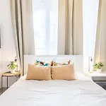 Extra Central Mini Studio - Lively Neighborhood