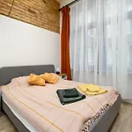 Downtown Apartment 2 Minutes From Opera House