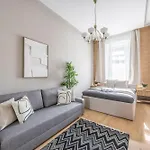 Exclusive N\' Spacious Elizabeth Central Suite