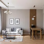 Exclusive N\' Spacious Elizabeth Central Suite