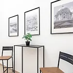 Central - New - Comfy Ac Studio