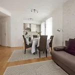 Bright And Central Apartment With Balcony