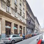 Charming Apartment At Central Location