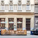 Charming Apartment At Central Location
