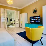 Central Comfort Oasis - District 9
