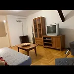 Room In Budapest - Parliament View Hideaway - Near Buda Castle And Margaret Island