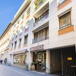 Free Parkin Sensational Location 3Room Apt
