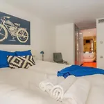 Wellness Private Space In Gozdu With Jacuzzi In Cbd
