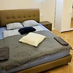 Designer Apartments Near Kalvin Square