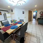 Acacia Downtown Apartment