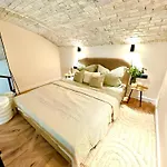 Central Luxe Studio