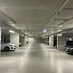 Park West Terrace With Private Parking
