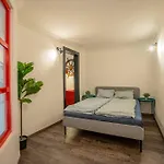 Hot Tube Apartment In The Heart Of Budapest, Kazinczy Street