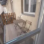 Apaczai Apartment Nearby Chain Bridge
