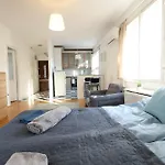 Golden Pear Apartman