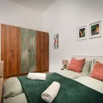 Green Palm Apartment Near By Heroes Square With Free Parking